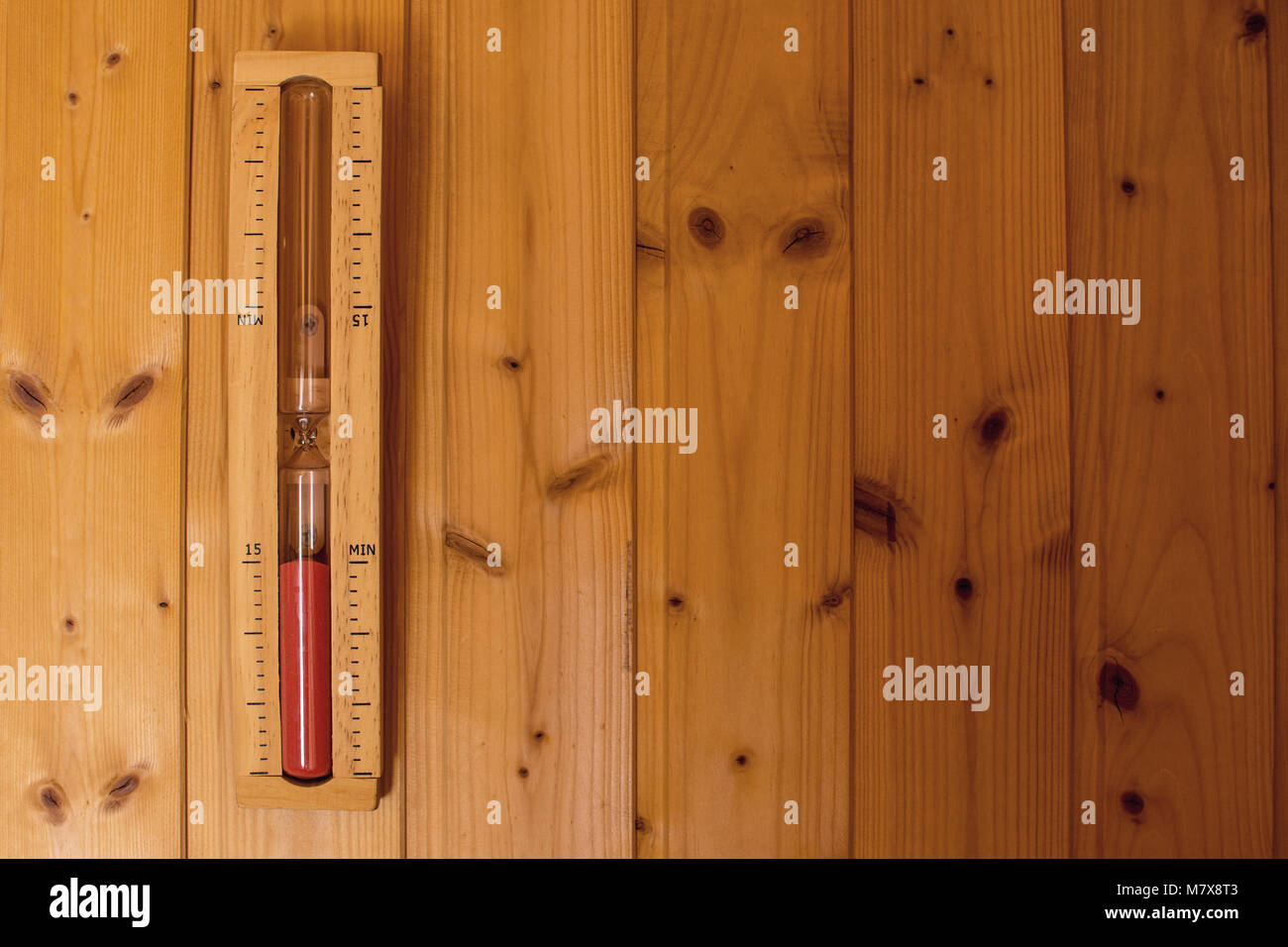 Sauna Thermometer auf Holzrahmen mit Celsius Stockfoto