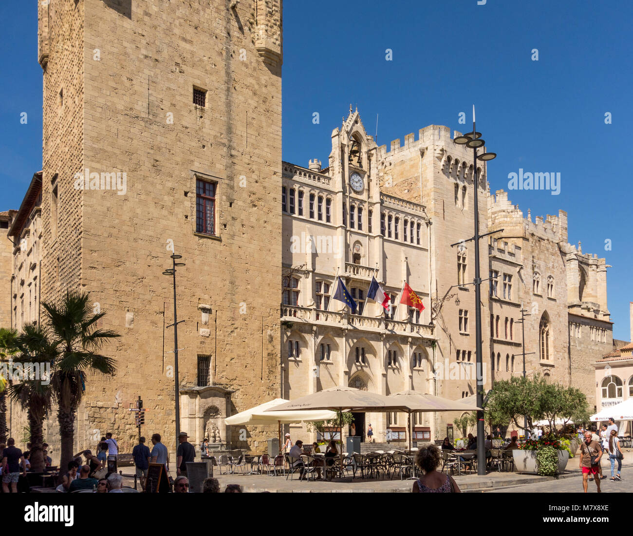 Donjon Gilles Aycelin und Palais des Archeveques in Place de l'Hotel de Ville, Narbonne, Royal, Frankreich Stockfoto
