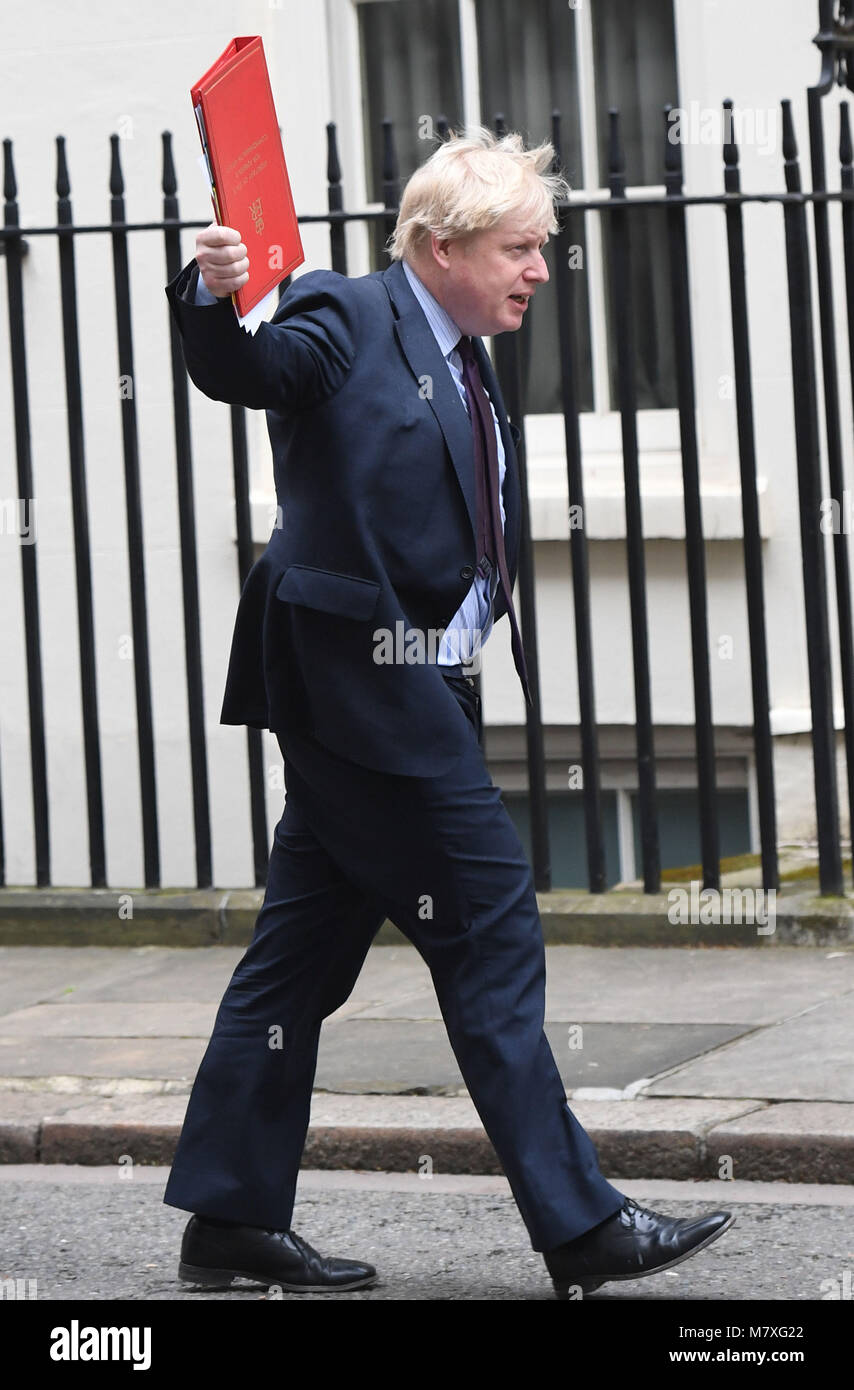 Außenminister Boris Johnson kommt in Downing Street, London, für eine Sitzung. Stockfoto