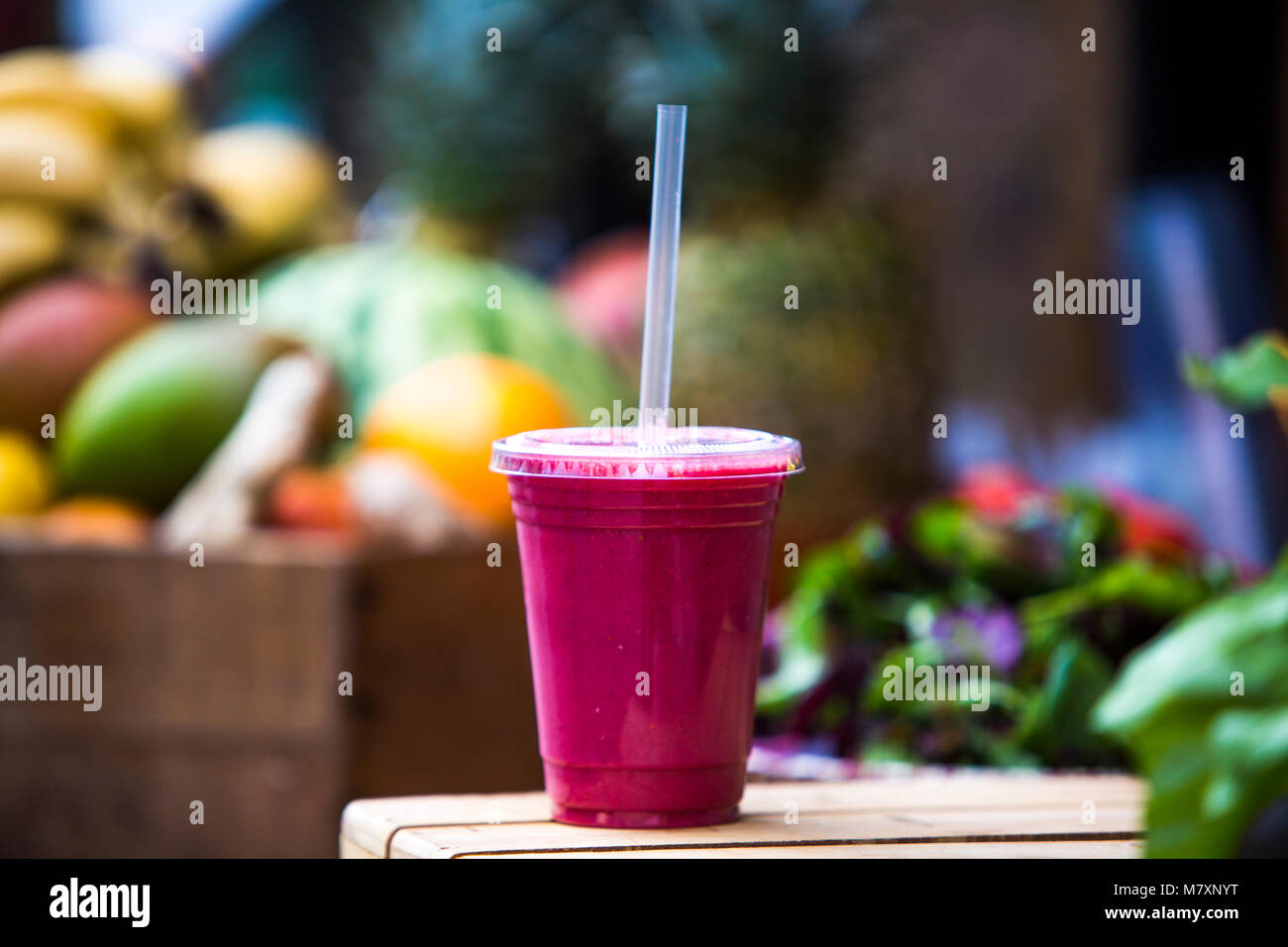 Street Food gesunde Smoothie Fruchtsaft. Stockfoto