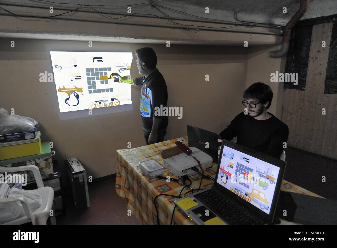 Mailand (Italien), PCOfficina, Vereinigung der sozialen Förderung vorrangig die Senkung der 'digitalen Kluft', Reduktion der technologische Abfälle durch Recycling und Wiederverwendung von veralteten Computer und Verbreitung von freier Software Stockfoto