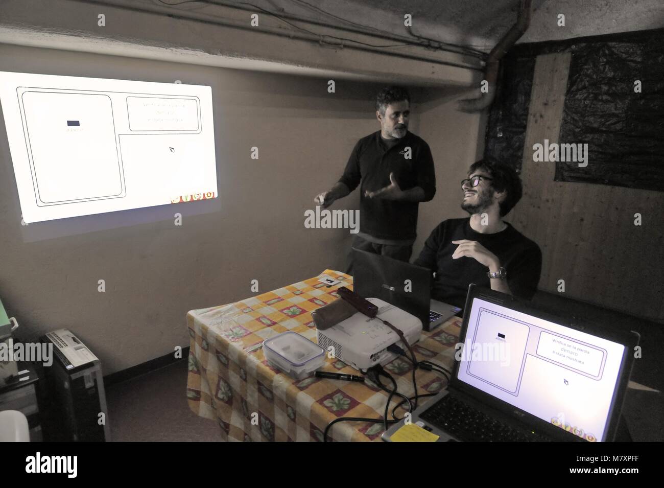 Mailand (Italien), PCOfficina, Vereinigung der sozialen Förderung vorrangig die Senkung der 'digitalen Kluft', Reduktion der technologische Abfälle durch Recycling und Wiederverwendung von veralteten Computer und Verbreitung von freier Software Stockfoto