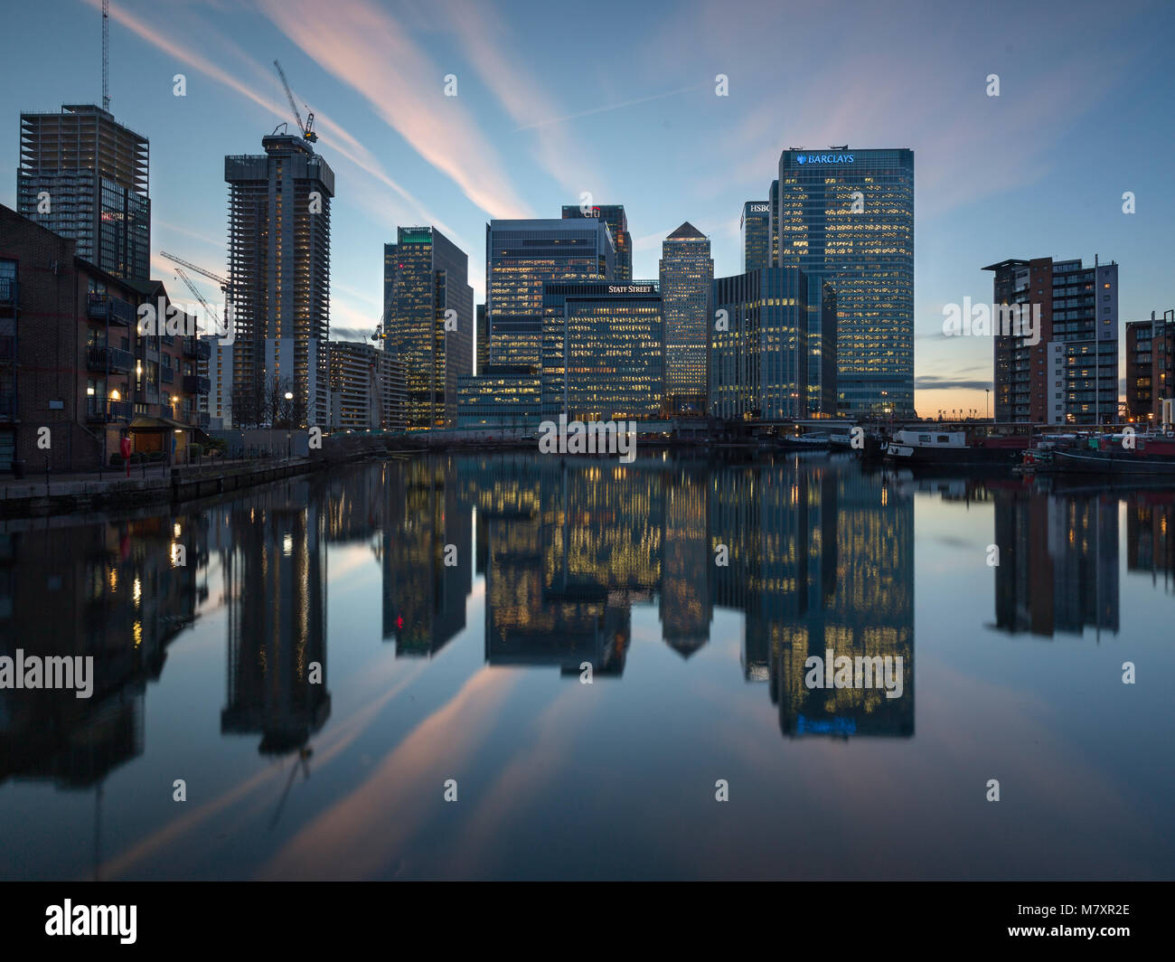 LONDON, GROSSBRITANNIEN - März 2018: moderne Wolkenkratzer von Canary Wharf. Stockfoto