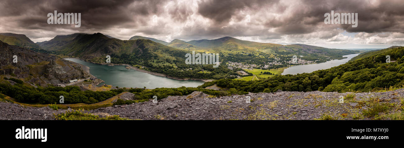Panoramablick über Llanberis und Dinorwig Schiefergrube, Snowdonia, Wales Stockfoto