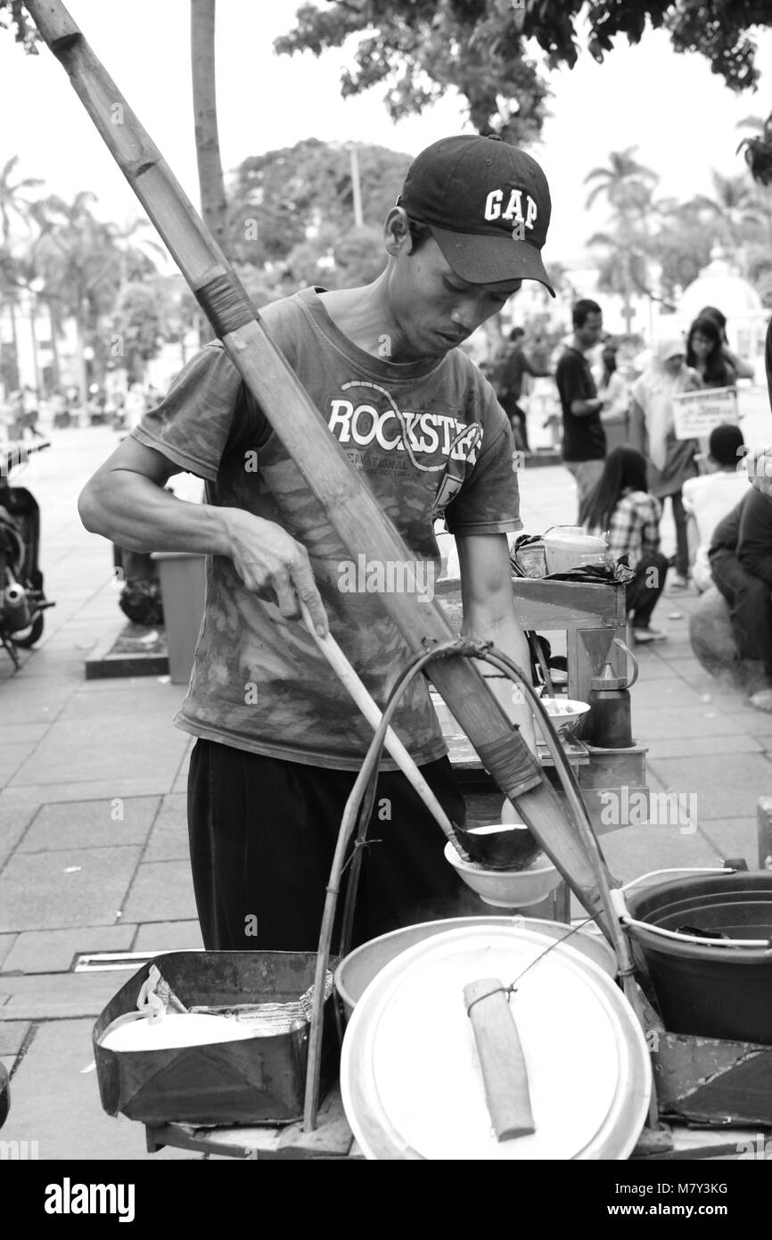 Soto Mie Stall von Jakarta Street Food Vendor Stockfoto