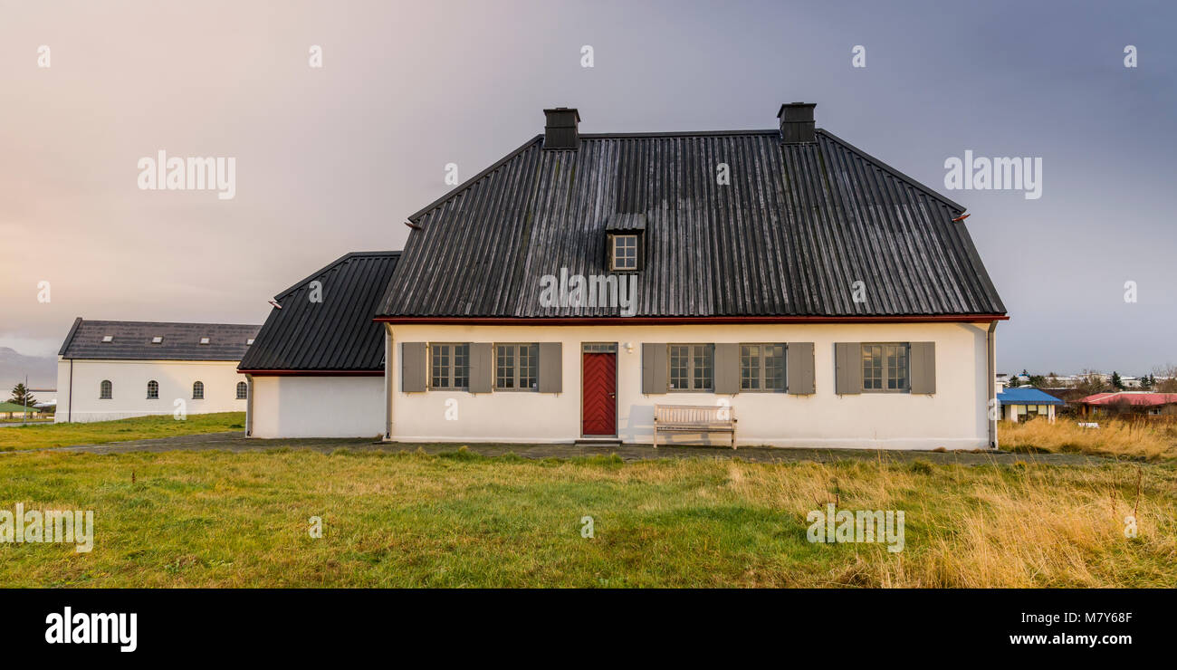 Nesstofa erbaut 1761-1763 war der ständige Wohnsitz der medizinische Direktor der Gesundheit und ist eines der ältesten Häuser aus Stein Island, Reykjavik, Island Stockfoto
