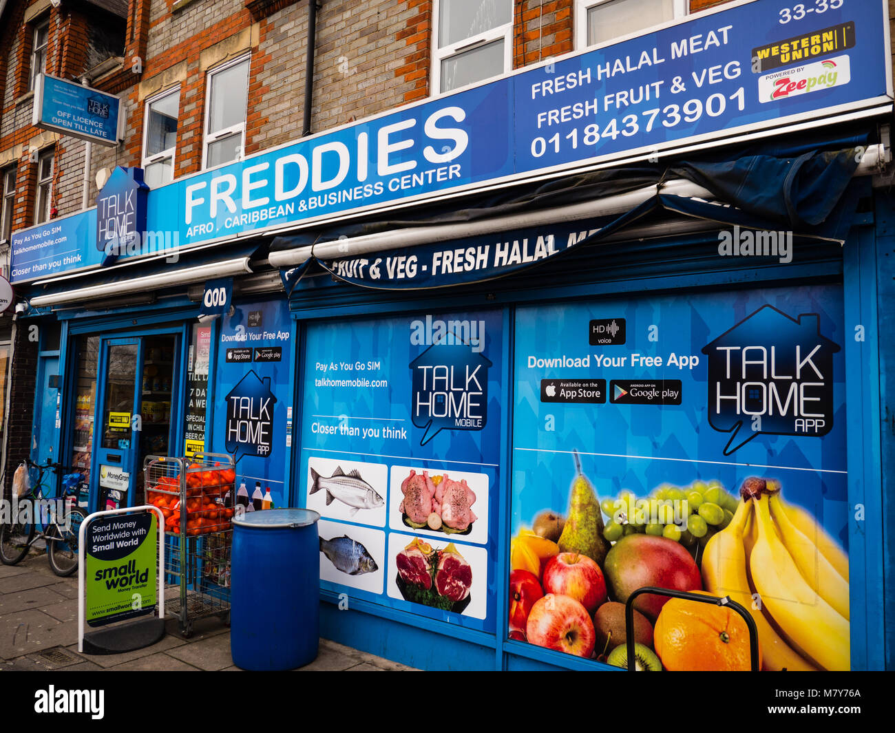 Freddies afro-karibischen Store, Halal, Lizenz, Whitley, Reading, England. Stockfoto