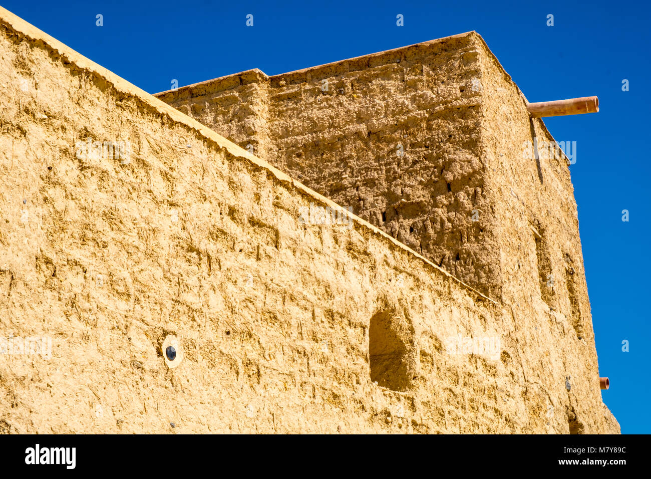Bahla Fort in der Nähe von Nizwa - Sultanat Oman. Unesco-Weltkulturerbe. Stockfoto