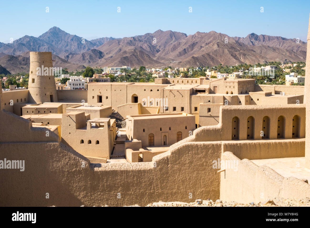 Bahla Fort in der Nähe von Nizwa - Sultanat Oman. Unesco-Weltkulturerbe. Stockfoto