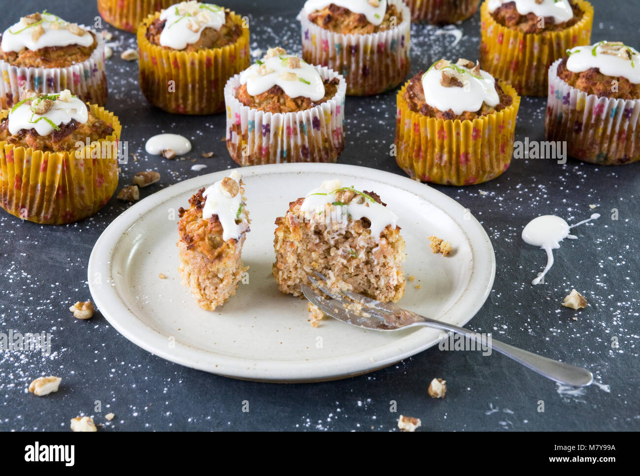 Hausgemachte Karotte und Kokos Muffins. Stockfoto