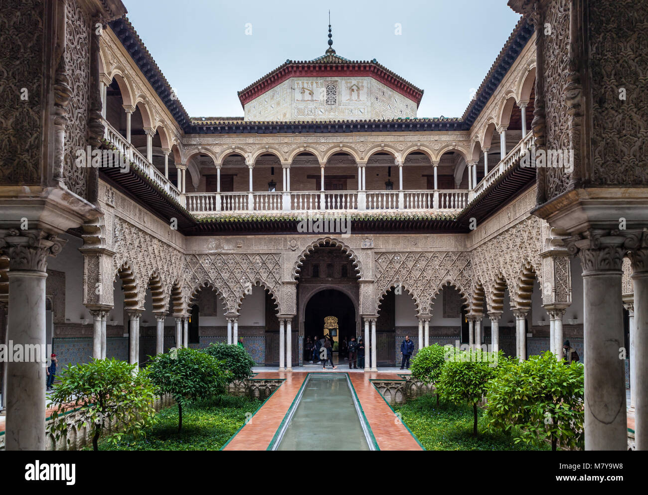 Real Alcazar Sevilla schönen mittelalterlichen islamischen Palast präsentiert eine einzigartige Mischung aus Spanischer christliche und maurische Architektur. Stockfoto