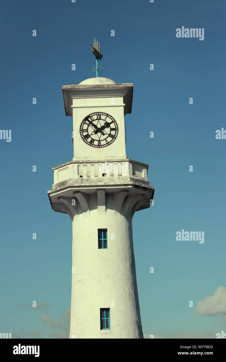 Die mini Leuchtturm/Clock Tower von Roath Park See Stockfoto