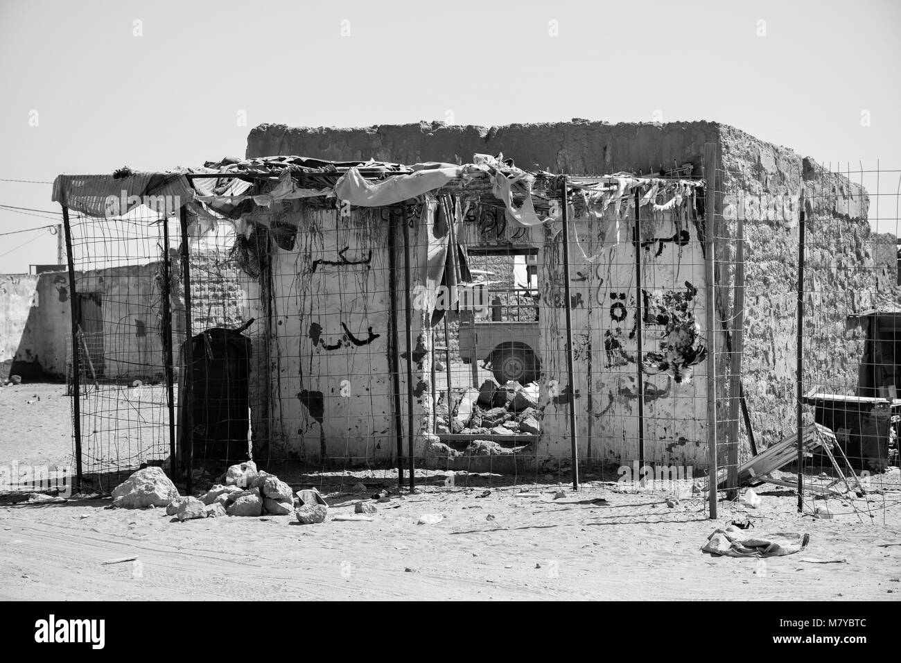 Wüste Haus durch starken Regen in Smara, sahrauischen Flüchtlinge camp ruiniert. Stockfoto