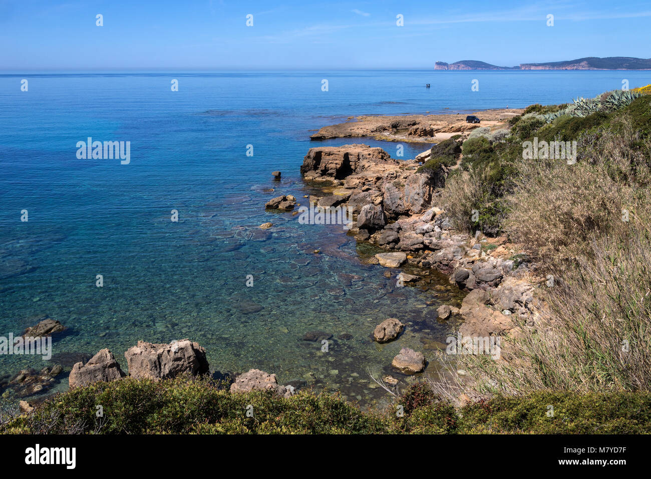 Die landschaftliche Schönheit der felsigen Westküste von Sardinien, Italien. Stockfoto