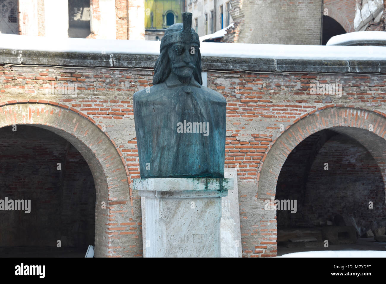 Bukarest, Rumänien. Februar 3, 2017. Die Statue von Vlad Tepes. Altstadt (Centru Vechi) Stockfoto