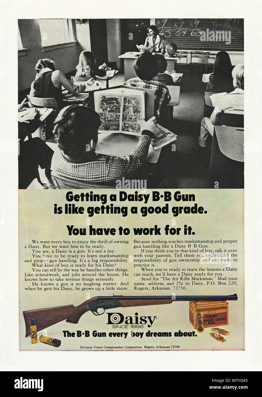 1974, als die Anzeige für ein 'Daisy BB Gun". Es erschien in einer amerikanischen Kinder im Comic - in jenen Tagen eine Anzeige kann ein Foto der schule Kinder in einem Klassenzimmer wenn Werbung Waffen Stockfoto
