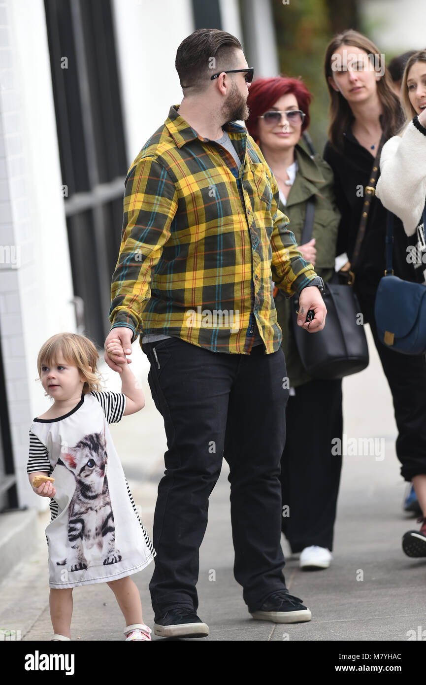 Jack Osbourne heraus und über mit seiner Mutter Sharon und Jack Osbourne heraus und über mit seiner Mutter Sharon und