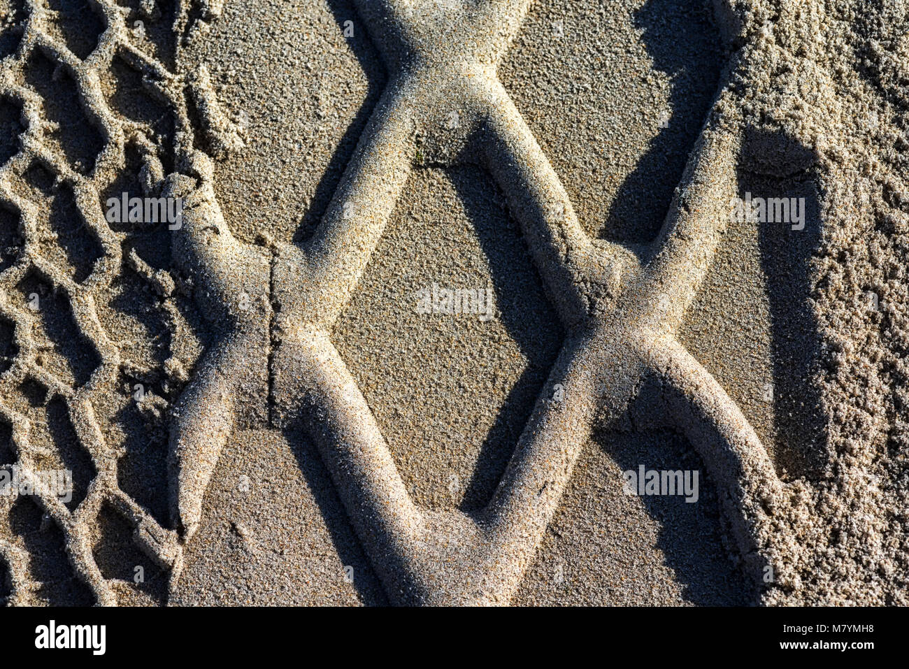 Reifen Spur im Sand hinterlassen. Stockfoto