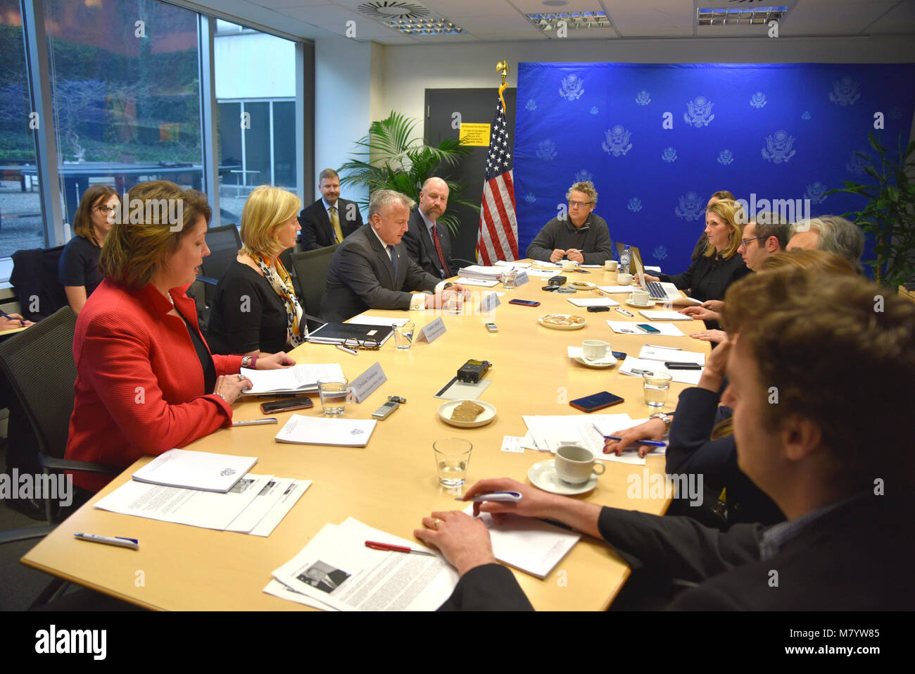 Stellvertretender Generalsekretär Sullivan beteiligt sich an Presse Round Table mit der Brüsseler Media Hub Stockfoto