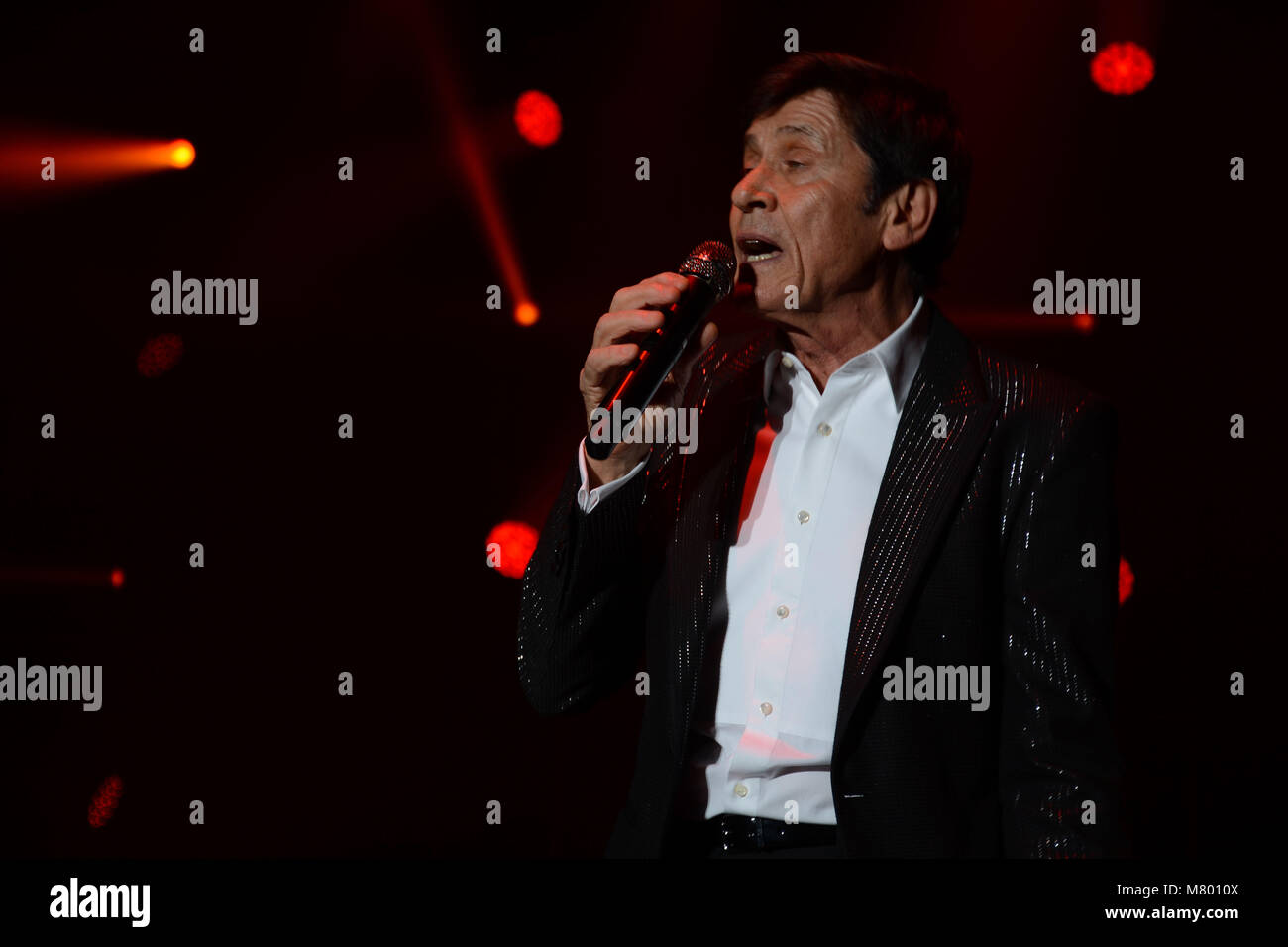 Neapel, Italien. 13 Mär, 2018. Gianni Morandi, Italienische pop Sänger, Schauspieler und Entertainer, führt live in Neapel am Teatro Palapartenope mit D'amore d'autore Tour". Credit: Mariano Montella/Alamy leben Nachrichten Stockfoto