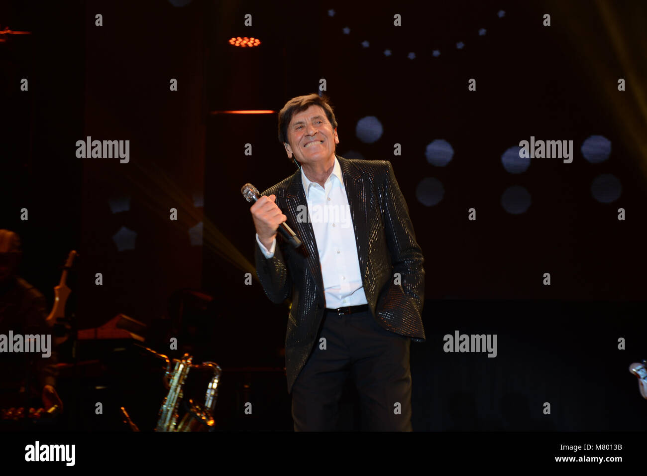 Neapel, Italien. 13 Mär, 2018. Gianni Morandi, Italienische pop Sänger, Schauspieler und Entertainer, führt live in Neapel am Teatro Palapartenope mit D'amore d'autore Tour". Credit: Mariano Montella/Alamy leben Nachrichten Stockfoto