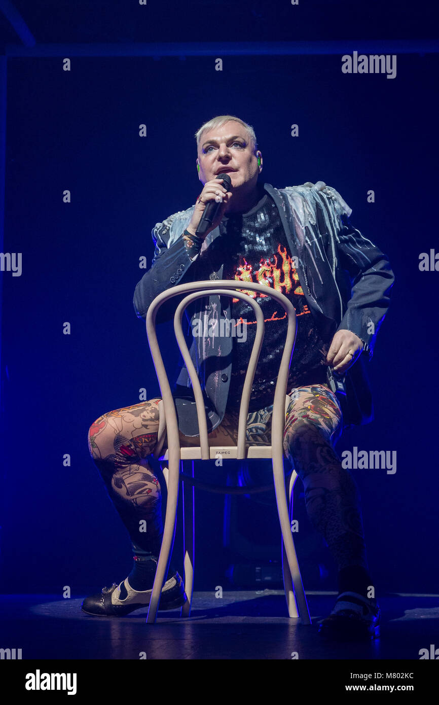 Dublin, Irland. 13 Mär, 2018. Andy Bell von Löschung gesehen, als Teil seiner ''Welt'' Tour bei der Dubliner Olympia Theatre. (Bild: © Ben Ryan/SOPA Bilder über ZUMA Draht) Credit: ZUMA Press, Inc./Alamy leben Nachrichten Stockfoto