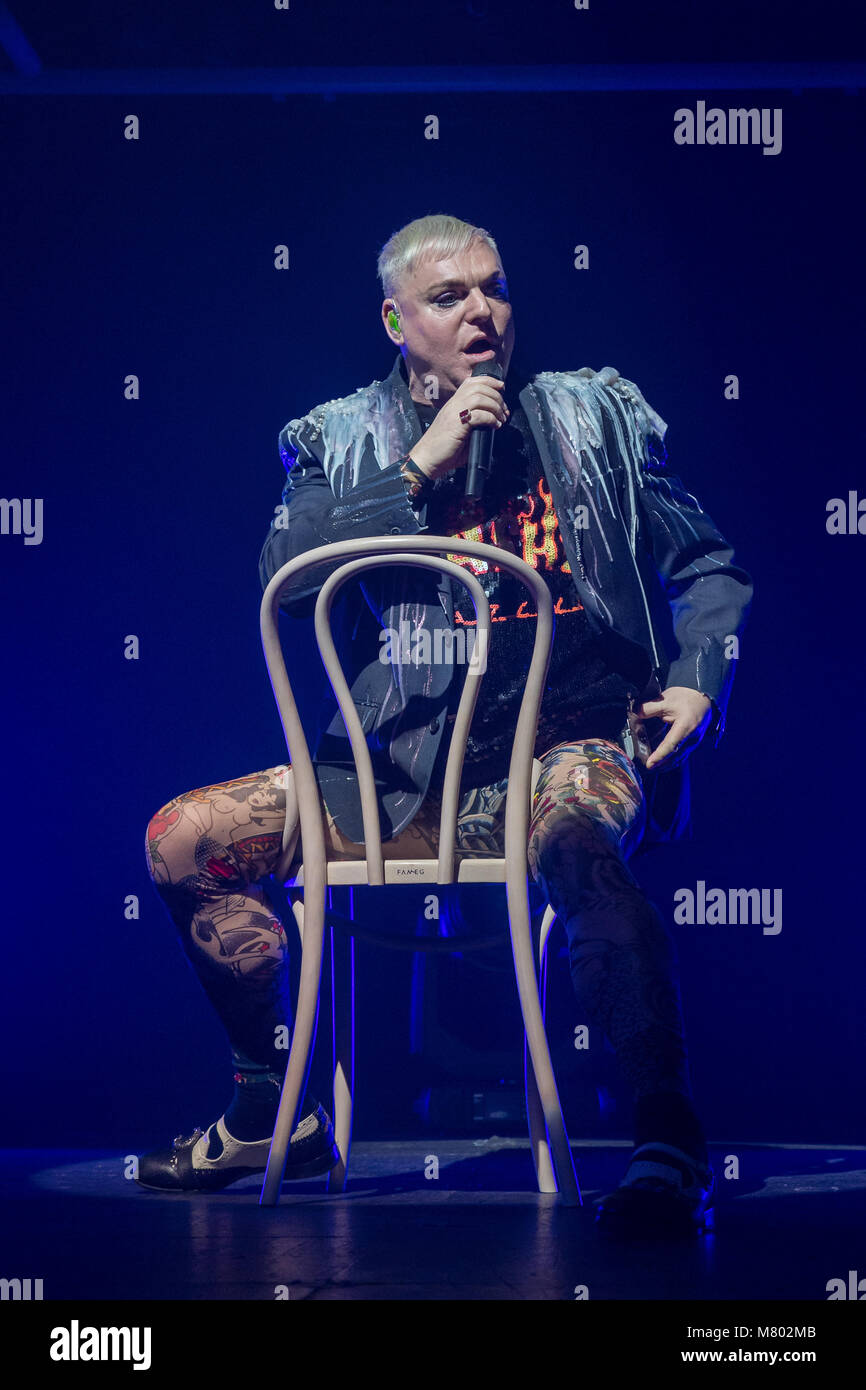 Dublin, Irland. 13 Mär, 2018. Andy Bell von Löschung gesehen, als Teil seiner ''Welt'' Tour bei der Dubliner Olympia Theatre. (Bild: © Ben Ryan/SOPA Bilder über ZUMA Draht) Credit: ZUMA Press, Inc./Alamy leben Nachrichten Stockfoto