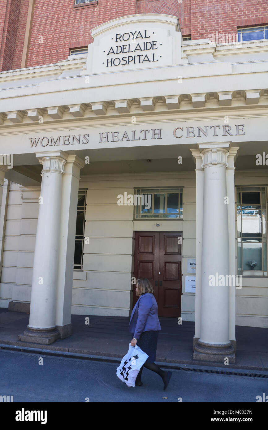 Adelaide Australien 14. März 2018. Viele Gebäude der ursprünglichen Royal Adelaide Hospital, Adelaide das größte Krankenhaus im Gesicht Abriss 1856 nach der Schließung im September 2017 und den Übergang zu einer neuen Site gegründet wurde. Alle 6 denkmalgeschützten Gebäuden an diesem Standort erhalten bleibt und Re-purposing inkl Women's Health Center. Die neue Royal Adelaide Hospital NRAH in der Nähe des Campus der Universität von Adelaide und der Universität von Südaustralien Kredit liegt: Amer ghazzal/Alamy leben Nachrichten Stockfoto