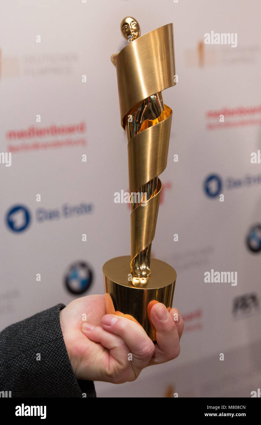 14 März 2018, Deutschland, Berlin: Die Lola Trophäe des Deutschen Filmpreis Film Awards. Die Nominierungen für den Deutschen Filmpreis Film Awards wurden heute bekannt gegeben. Foto: Jörg Carstensen/dpa Stockfoto