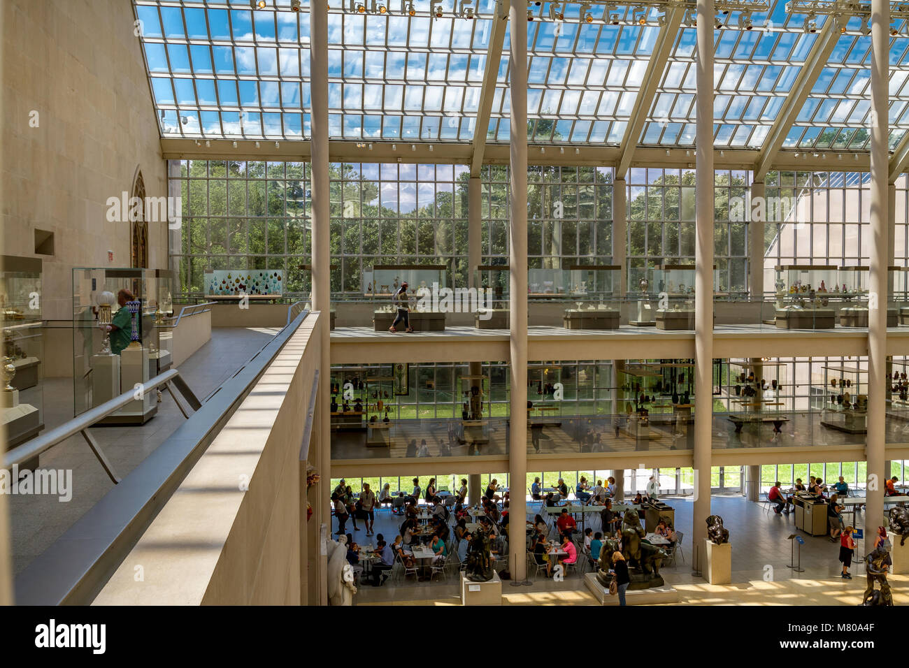 Das American Wing Cafe im Metropolitan Museum of Art, auch bekannt als das Met, das größte Kunstmuseum der Vereinigten Staaten, Manhattan, New York Stockfoto