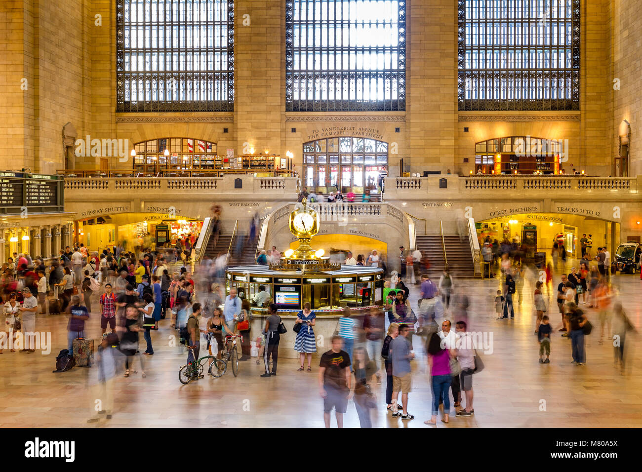 Menschenmassen passieren die Hauptkonkurses an der Grand Central Station Manhattan, New York Stockfoto