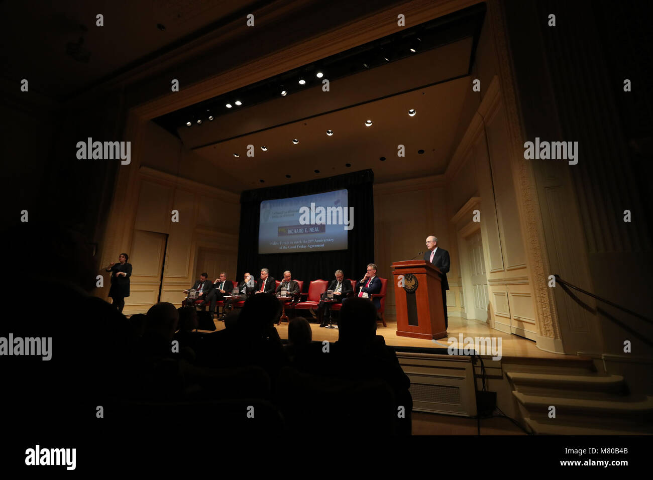 Senator George Mitchell sprach an einem Karfreitag dieses 20-jährigen Jubiläums Veranstaltung an der Bibliothek des Kongresses in Washington DC am Tag drei der Taoiseach Leo Varadkar des einwöchigen Besuchs in den Vereinigten Staaten von Amerika. Stockfoto