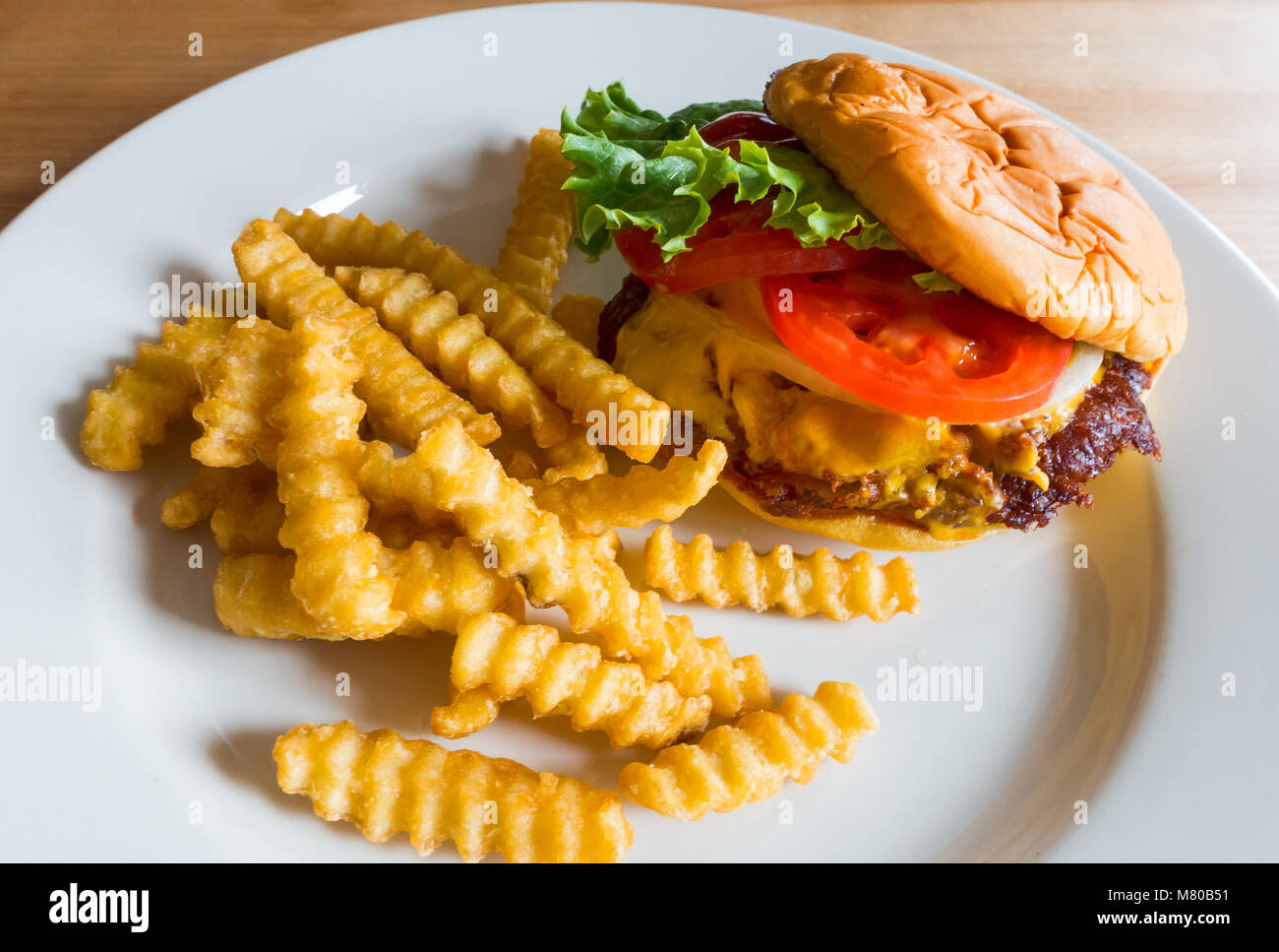Die Shake Shack berühmten Burger und gewellter geschnittene Pommes frites Stockfoto