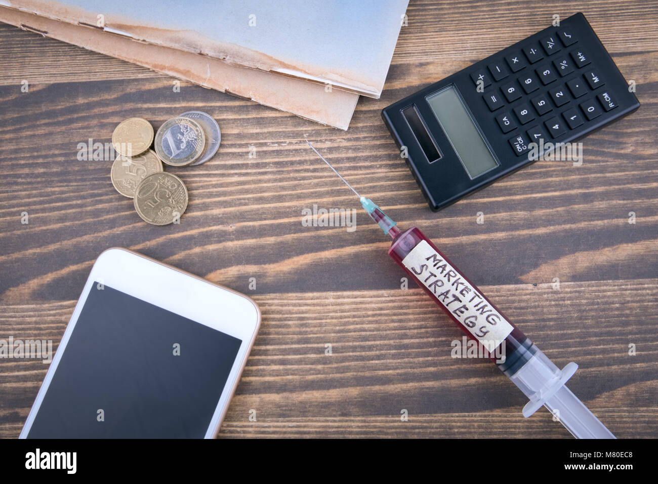 Marketing Strategie Konzept. Medizin Spritze mit Flüssigkeit und inscribtion Stockfoto