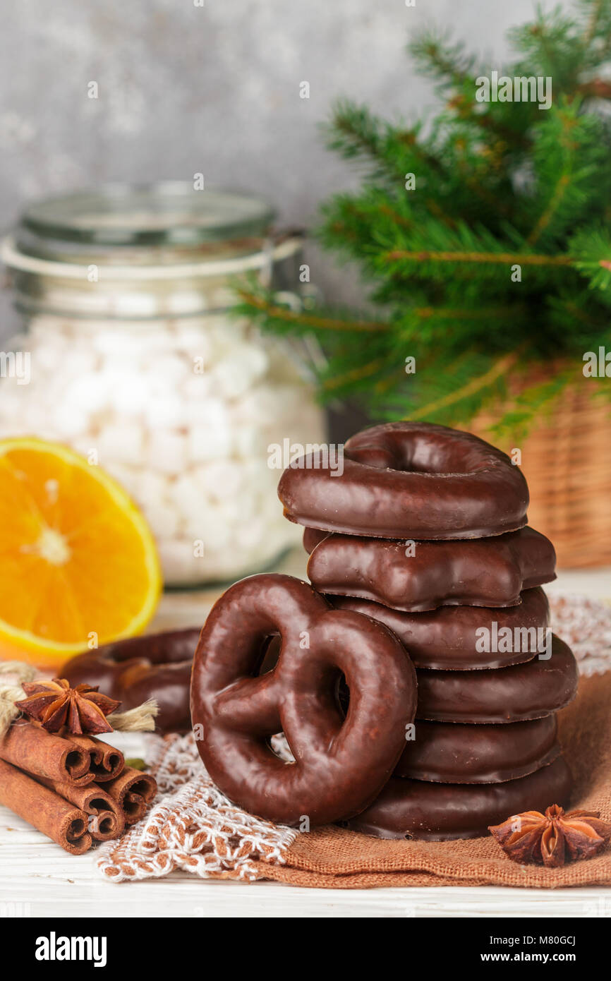 Weihnachten Schokolade Lebkuchen. Traditionelle Urlaub behandelt. Für das neue Jahr. Süßigkeiten. Selektiver Fokus Stockfoto