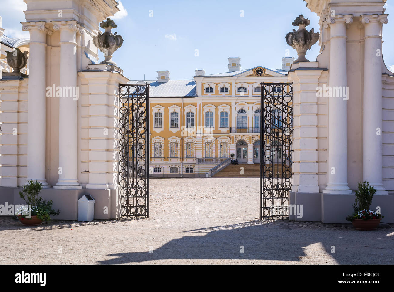Gates in Schloss Rundale in Lettland Stockfoto