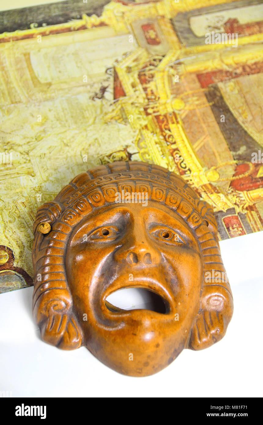 Moderne Kopie eines antiken griechischen Tragödie drama Maske. Stockfoto
