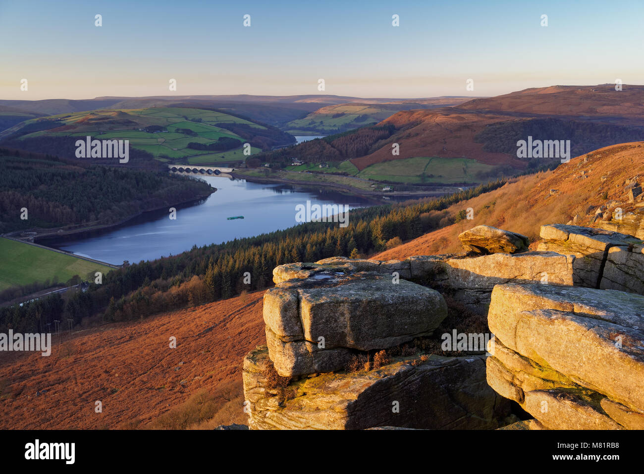 UK, Derbyshire, Peak District, Ladybower Vorratsbehälter von Bamford Kante Stockfoto