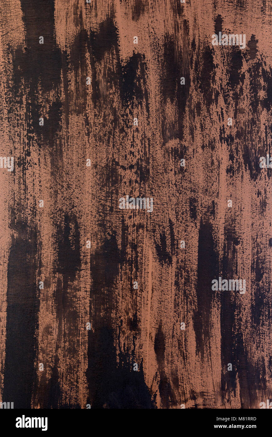 Blended senkrechten Streifen von dicken Lack in den Farben schwarz und braun auf Holzbrett Stockfoto