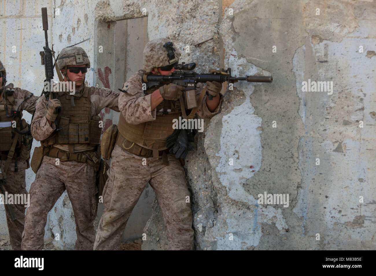 ISRAEL (11. März 2018) US-Marines, die dem zugeordnet 26 Marine Expeditionary Unit (MEU) eine Live-fire Übung verhalten, als Teil der Übung Juniper Cobra, 11. März 2018. Die 26. MEU beteiligt sich an Juniper Cobra mit der israelischen Armee, um die Interoperabilität zu verbessern und beide Kräfte' Fähigkeiten in einer Vielzahl von Umgebungen zu schärfen. (U.S. Marine Corps Foto von Cpl. Jon Sosner/Freigegeben) Stockfoto