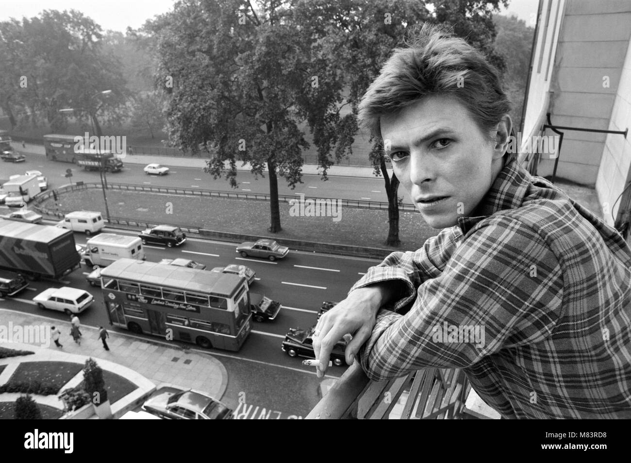 British pop Sänger David Bowie dargestellt im Dorchester Hotel, London. 20. Oktober 1977. Stockfoto