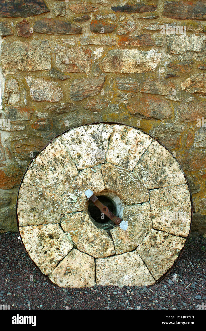 Eine alte Kalkstein Mill Stone Stockfoto