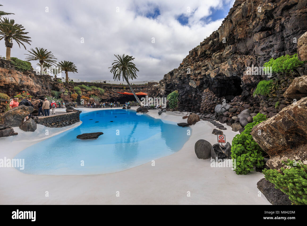 Schwimmbad in der Lavahöhle Jameos del Agua, gebaut von dem Künstler Cesar Manrique, Lanzarote, Kanarische Inseln, Spanien, Europa Stockfoto