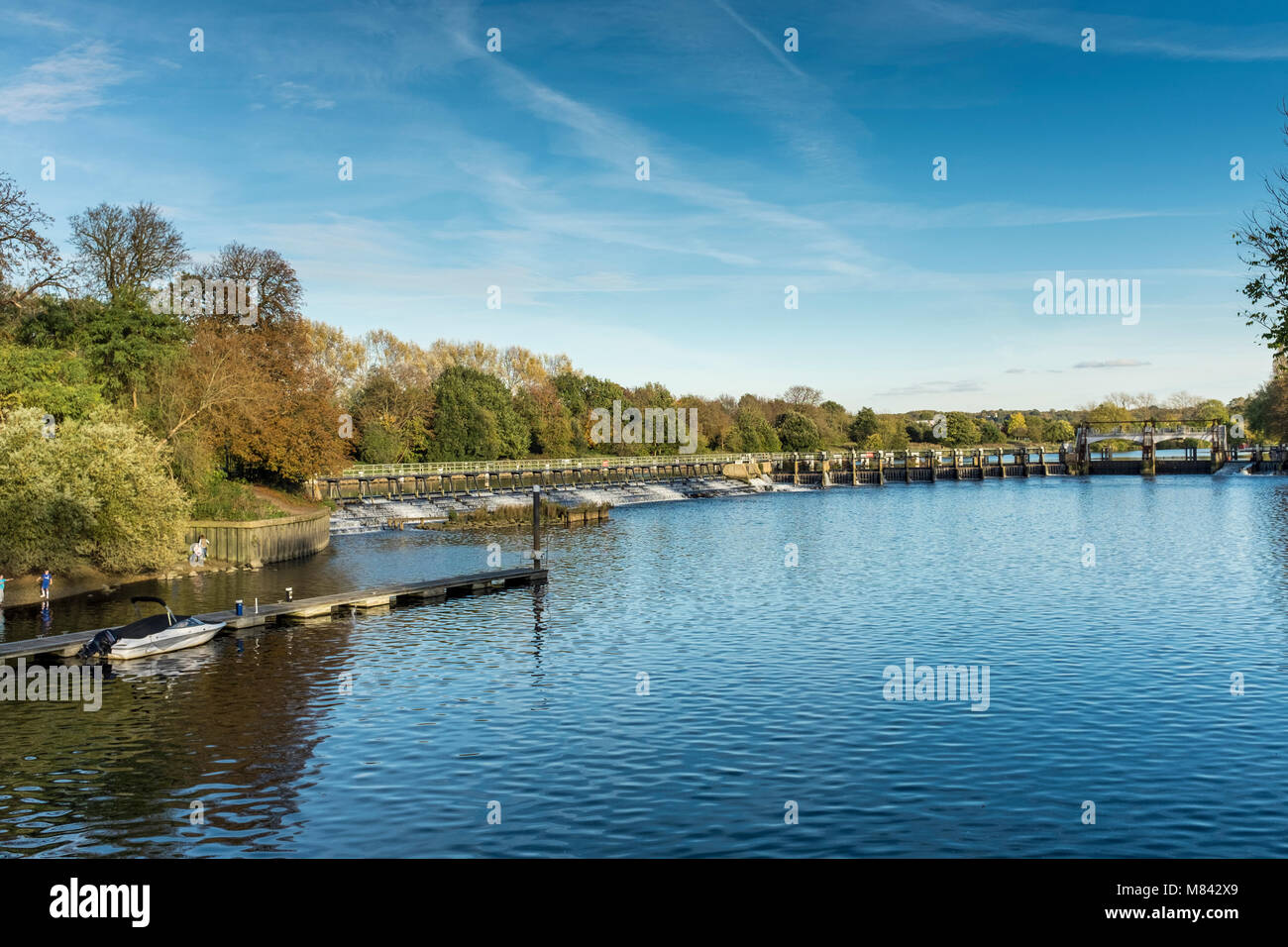 Teddington Wehr auf der Themse, London Borough von Richmond upon Thames, Großbritannien Stockfoto