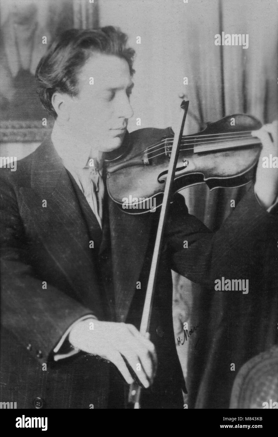 Portrait Von Jacques Perrin 1880 1953 Geiger Fotografie Von Henri Manuel 1874 1947 Stockfotografie Alamy