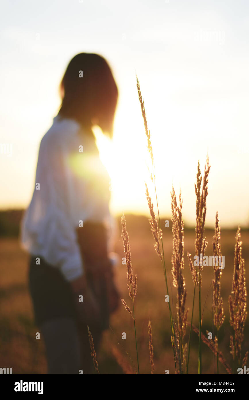 Mädchen und Sonnenuntergang Stockfoto