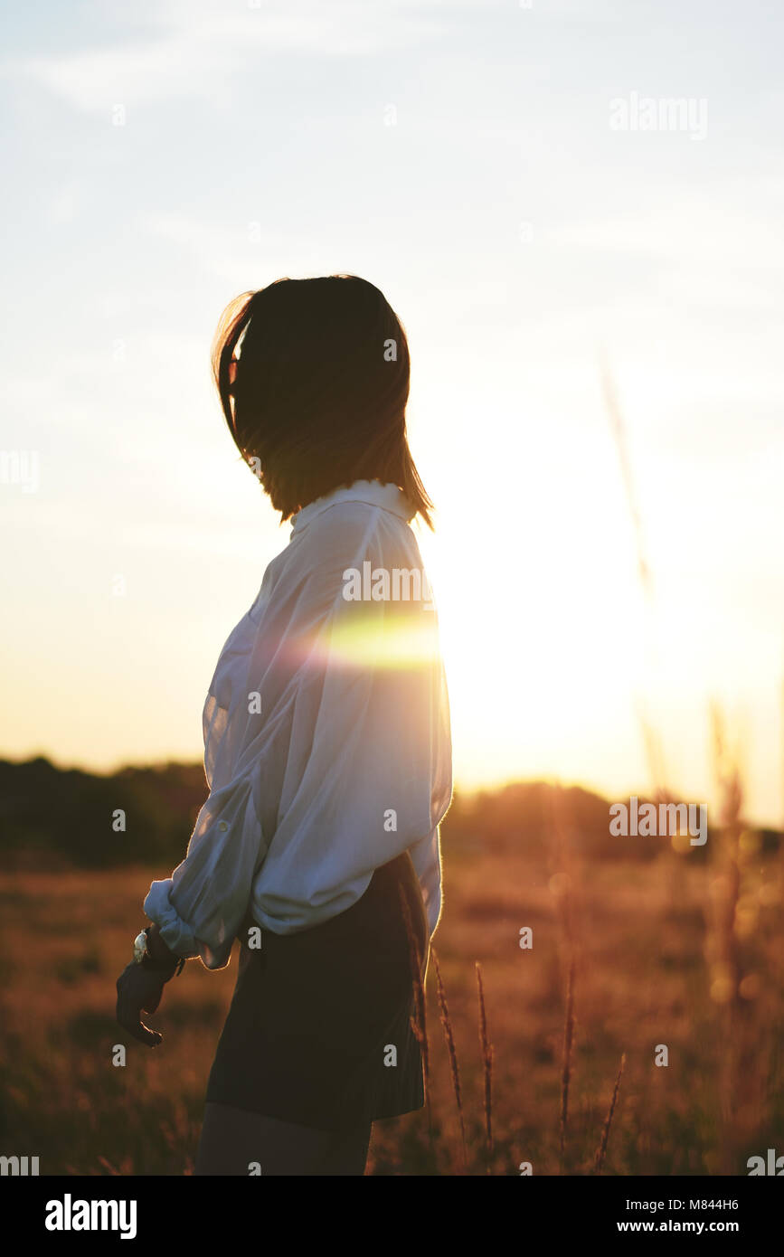 Mädchen und Sonnenuntergang Stockfoto