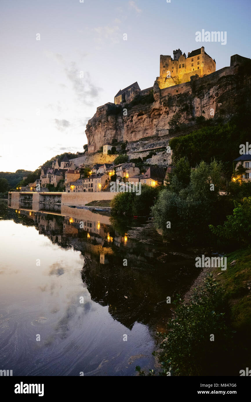 Die mittelalterliche Chateau de Beynac in Beynac et Cazenac auf der Dordogne, Dordogne Frankreich. Stockfoto