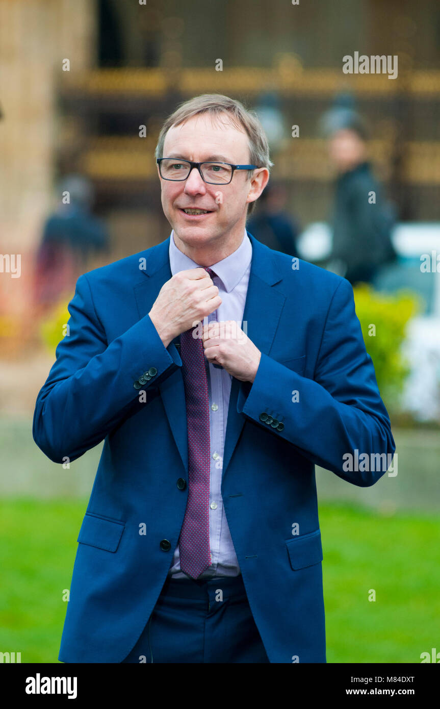 London, UK, 13/03/2018 Paul Gavin Johnson, Wirtschaftswissenschaftler, Experten kommentieren Philip Hammond's Spring Aussage bei den Häusern des Parlaments Stockfoto