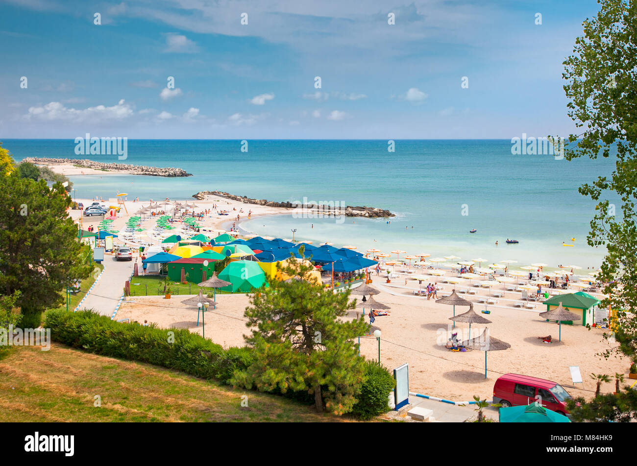 Schöne Olimp Strand im Sommer, Rumänien. Olimp ist beliebtes Reiseziel im Sommer in Rumänien für Hunderttausende von Touristen im Jahr. Stockfoto
